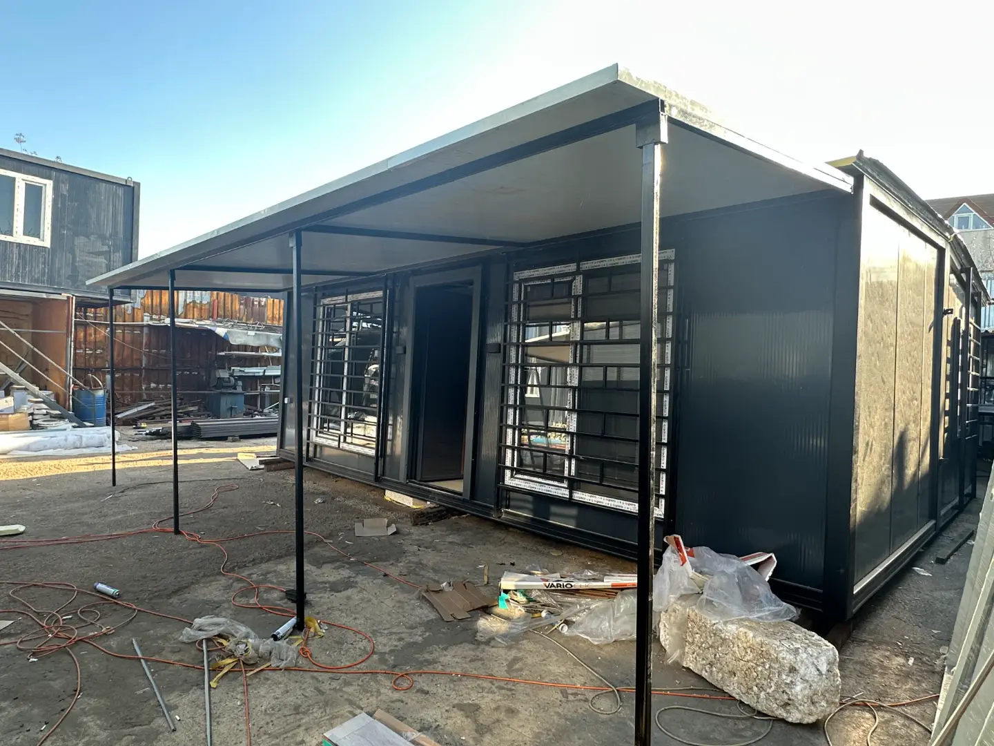 BİRLEŞİMLİ SANDVİÇ 56 M2 ÇATILI VERANDALI EV KONTEYNER POLİÜRETAN PANEL